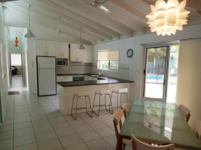 15 Larapinta Court - Family home with swimming pool in a quiet street and central location close to CBD